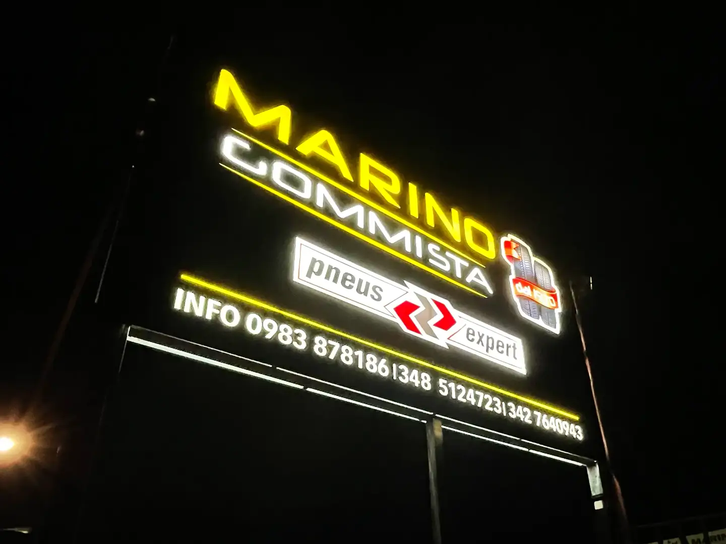 realizzazione insegne e totem