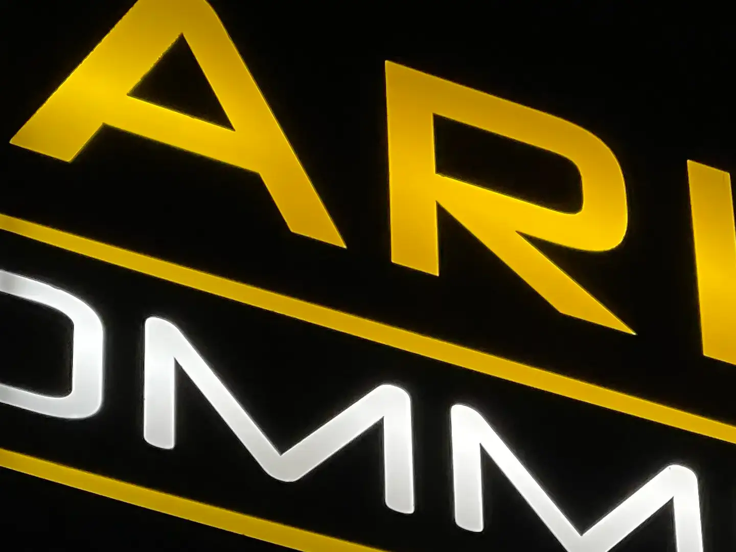 realizzazione insegne e totem